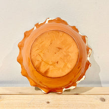 Cargar imagen en el visor de la galería, Plato hondo borde en ondas / Mármol amarillo y verde