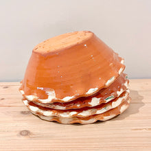 Cargar imagen en el visor de la galería, Plato hondo borde en ondas / Mármol verde y marrón