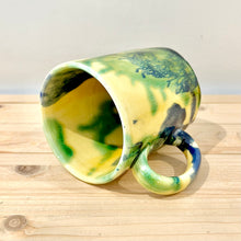 Cargar imagen en el visor de la galería, Taza grande / Manchas Azul Verde y Amarillo