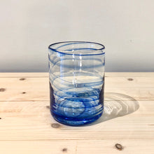 Cargar imagen en el visor de la galería, Vaso de agua / Espiral azul