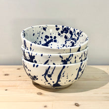 Cargar imagen en el visor de la galería, Cuenco mediano / Goteado azul