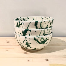 Cargar imagen en el visor de la galería, Cuenco mediano / Goteado verde
