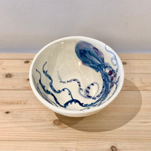 Cargar imagen en el visor de la galería, Cuenco pequeño / Colección Mar azul / El pulpo