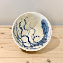 Cargar imagen en el visor de la galería, Cuenco pequeño / Colección Mar azul / El pulpo