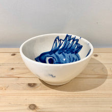 Cargar imagen en el visor de la galería, Cuenco pequeño / Colección Mar azul / El pez
