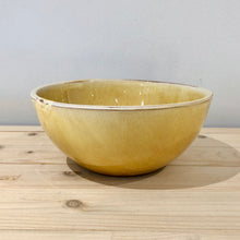 Cargar imagen en el visor de la galería, Cuenco mediano / Amarillo escurrido