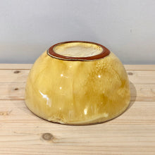 Cargar imagen en el visor de la galería, Cuenco mediano / Amarillo escurrido