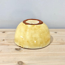 Cargar imagen en el visor de la galería, Cuenco pequeño / Amarillo escurrido