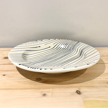 Cargar imagen en el visor de la galería, Plato hondo grande / Rayado fino