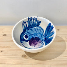 Cargar imagen en el visor de la galería, Cuenco pequeño / Colección Mar azul / El pez
