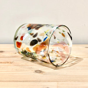 Vaso de agua / Manchas multicolor