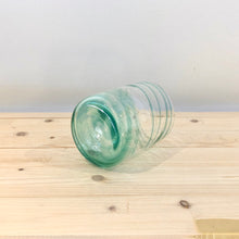 Cargar imagen en el visor de la galería, Vaso de agua / Espiral turquesa
